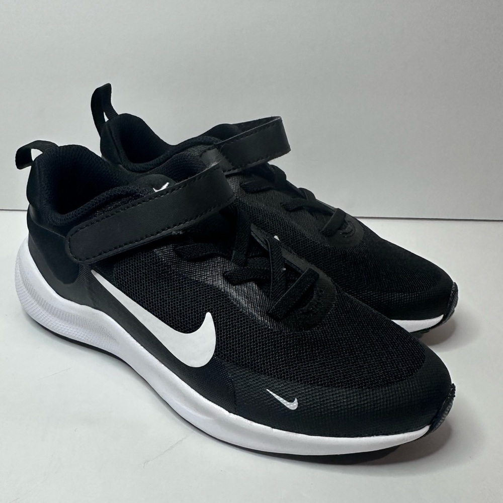 Nike Black and White Sneakers with Velcro Strap - Picture 3 of 8